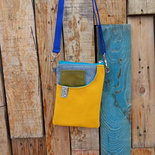 Bolsillo móvil amarillo y azul