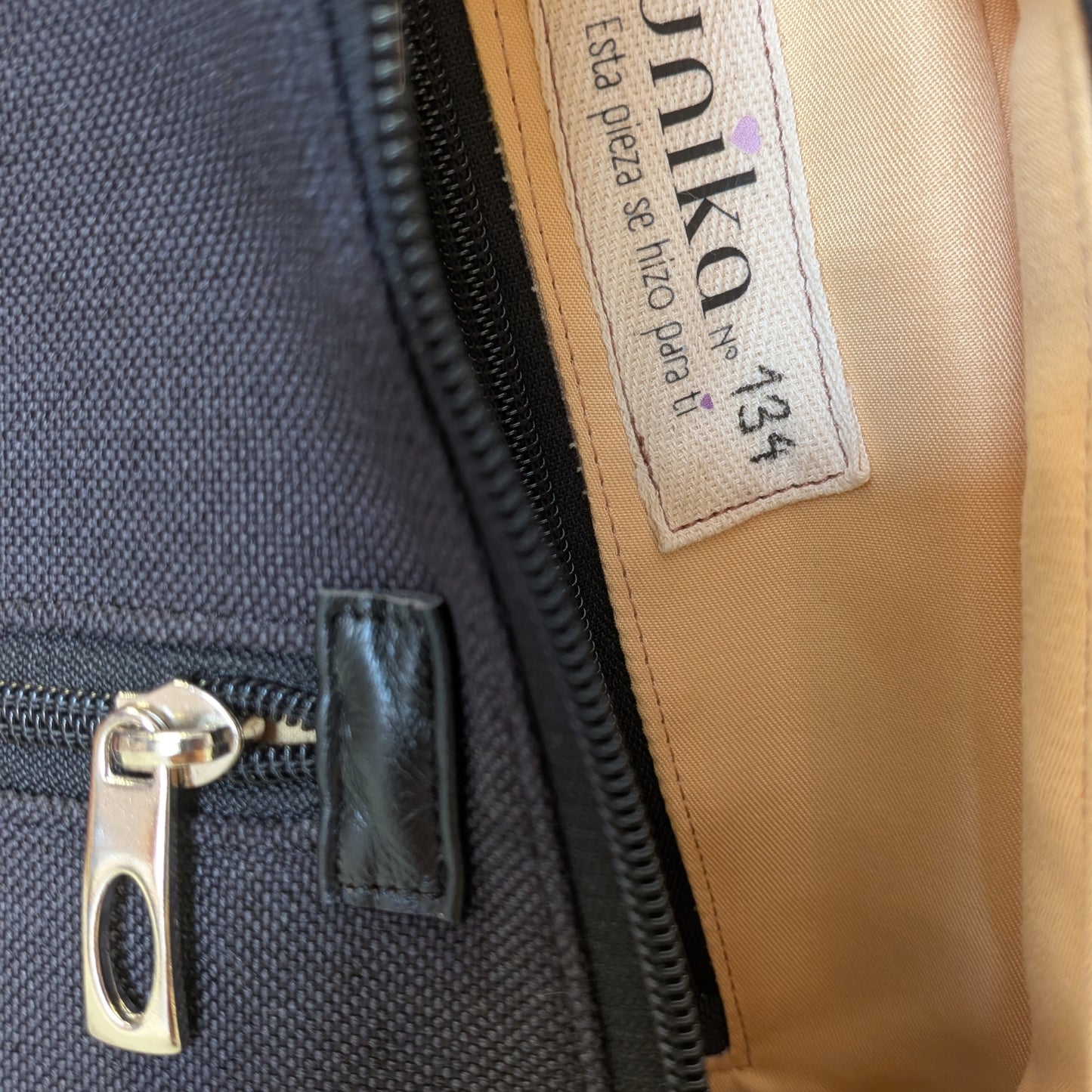 Mochila antirrobo Viento vaquero gris y amarillo nº 134 PEQUEÑA