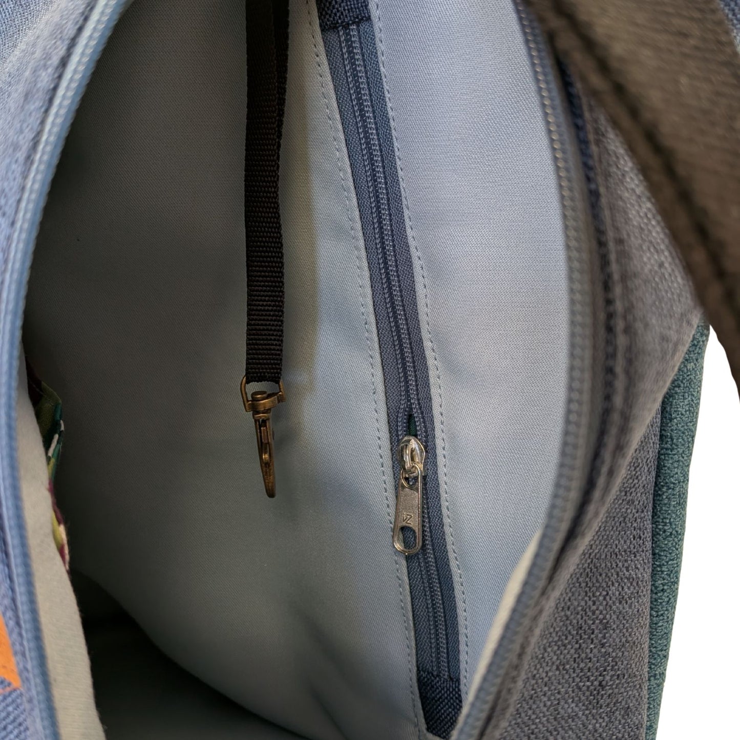 Mochila antirrobo artesanal Domes PEQUEÑA morados